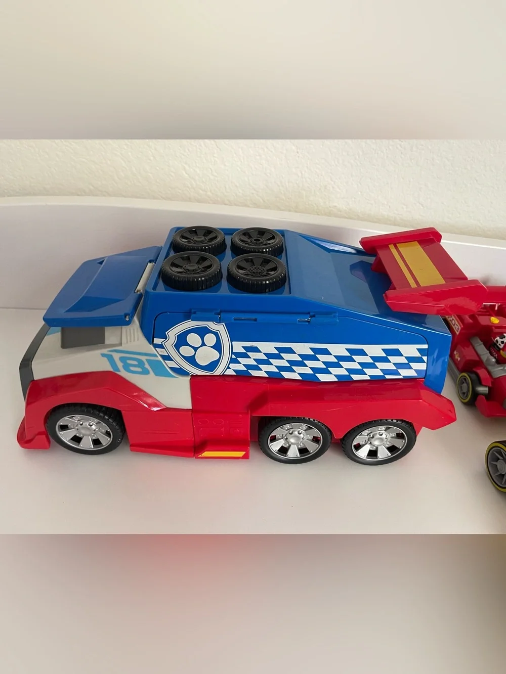 Paw Patrol Ready Race Rescue Set INCLUDING Mobile Pit Stop Team Vehicle